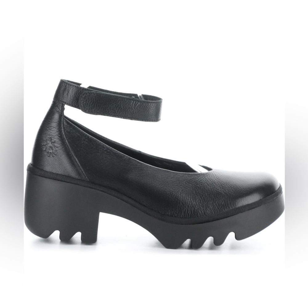 FLY LONDON Tiry Ankle Strap Pump (Women)
Sz 6